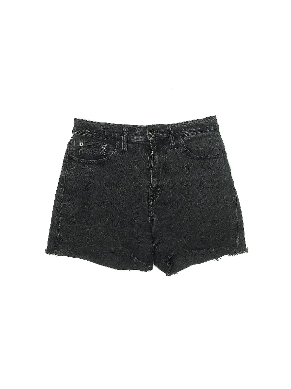 Denim Shorts in Dark Wash