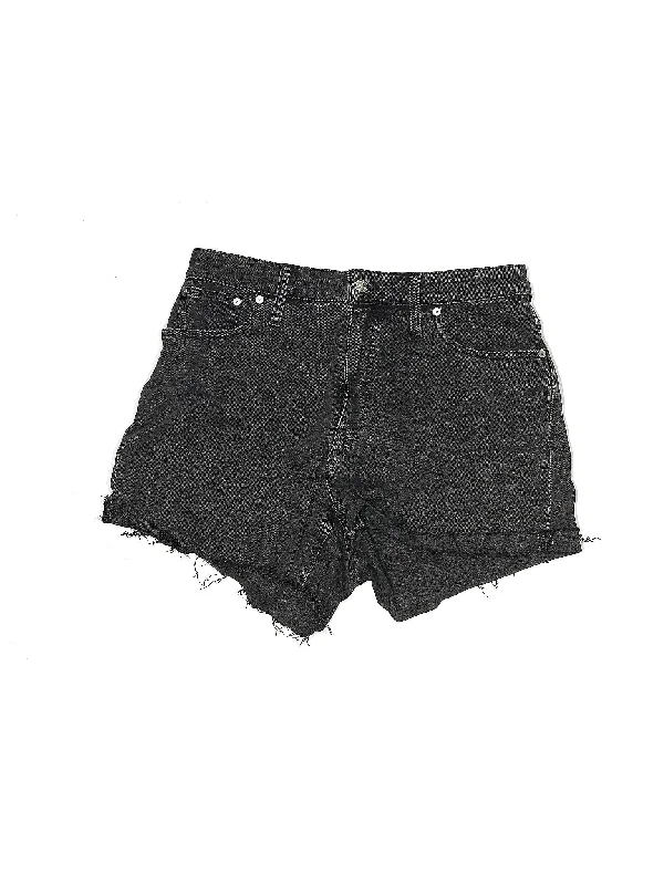 Denim Shorts in Dark Wash