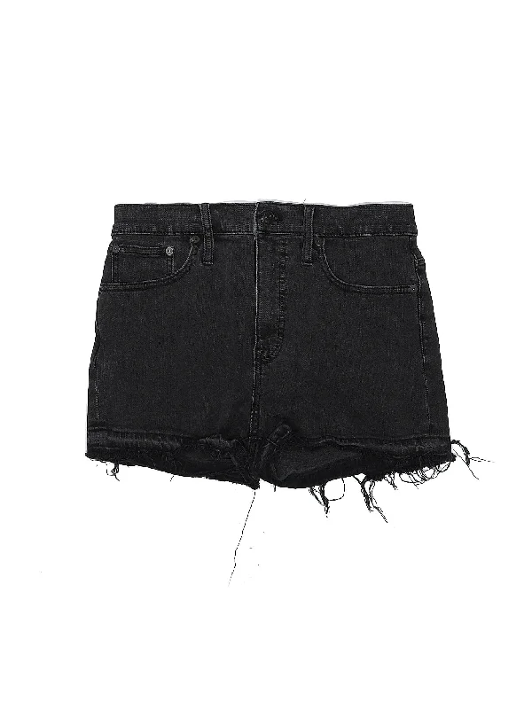 Denim Shorts in Dark Wash