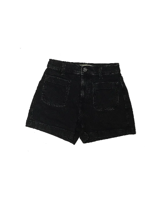 Denim Shorts in Dark Wash