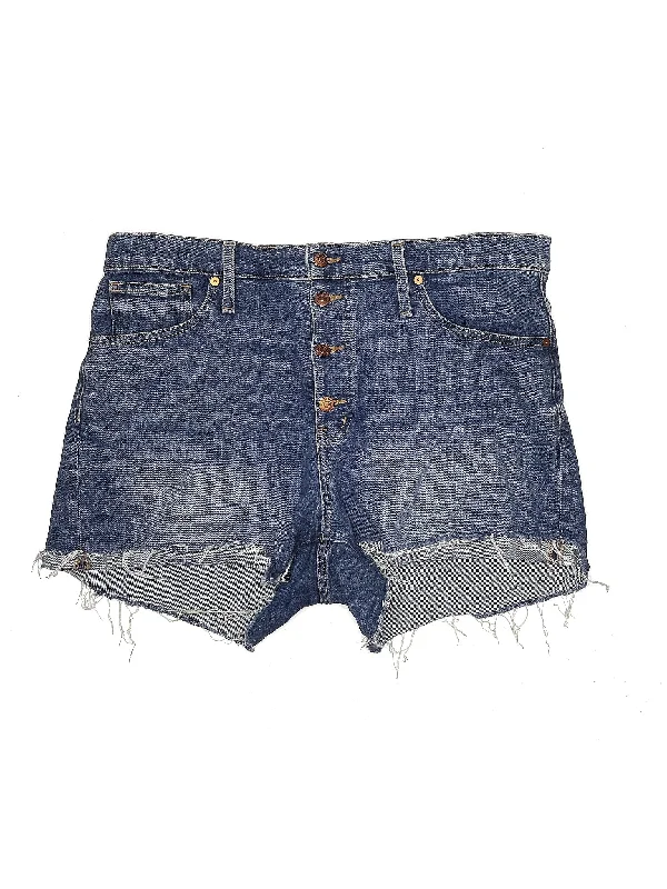 Denim Shorts in Light Wash