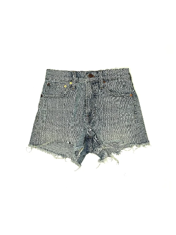 Denim Shorts in Medium Wash