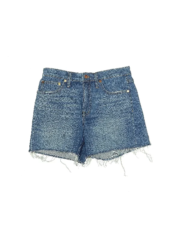 Denim Shorts in Medium Wash