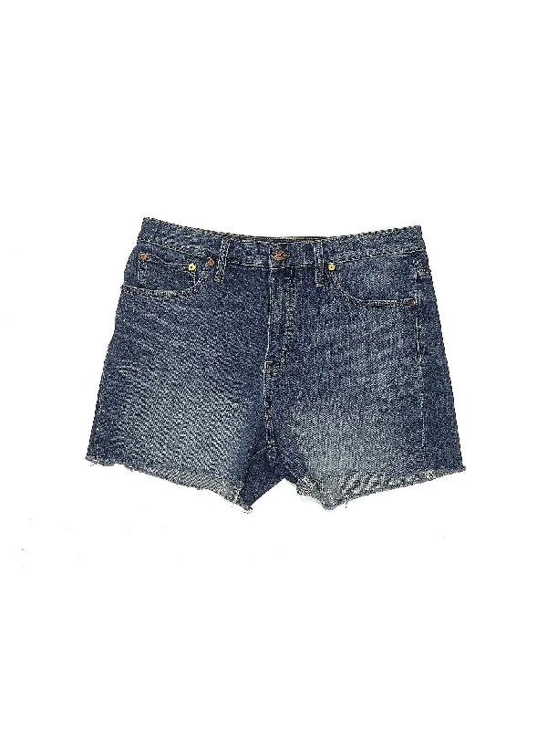 Denim Shorts in Medium Wash