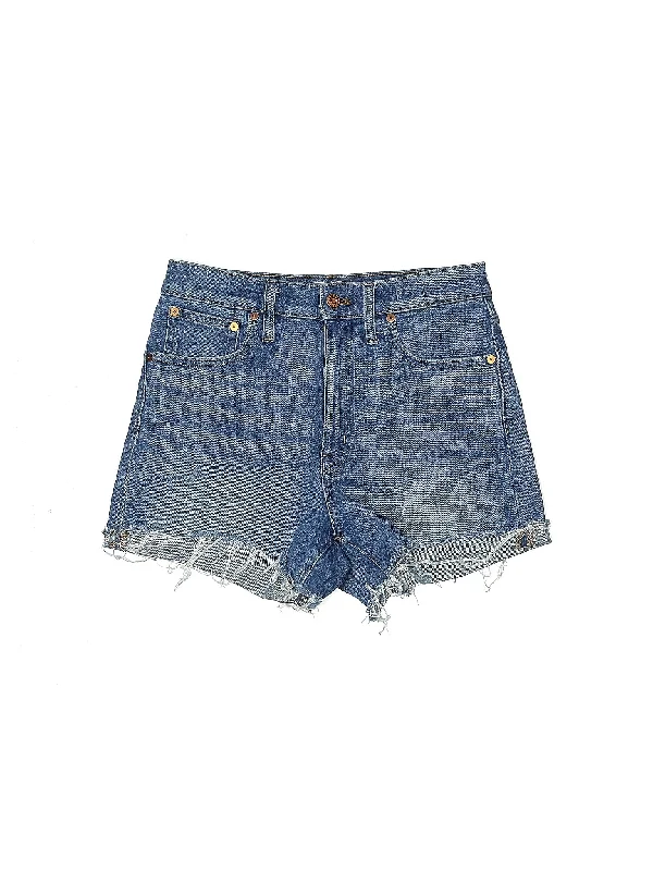 Denim Shorts in Medium Wash