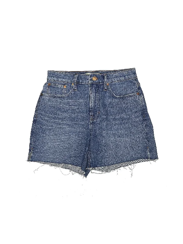 Denim Shorts in Medium Wash