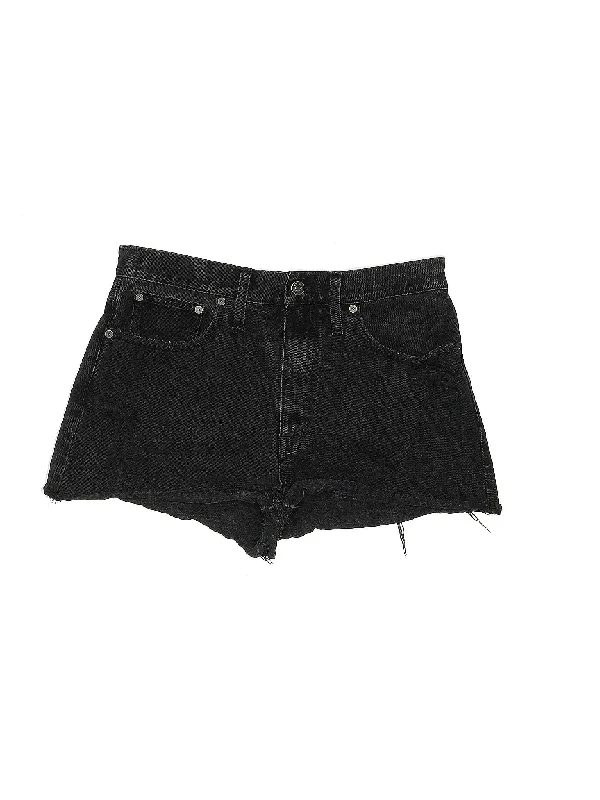 Low-Rise Denim Shorts in Medium Wash