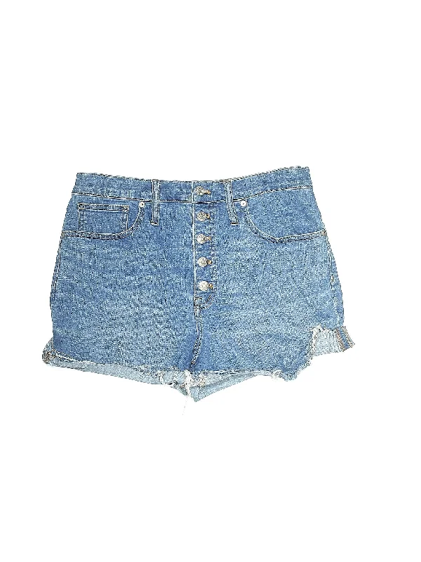 Low-Rise Denim Shorts in Medium Wash