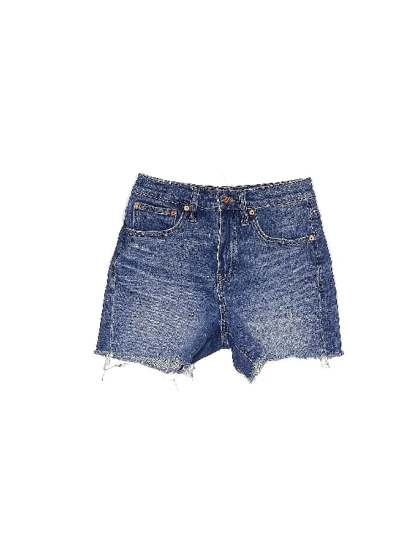 Low-Rise Denim Shorts in Medium Wash