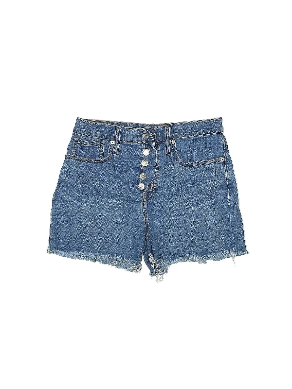 Low-Rise Denim Shorts in Medium Wash